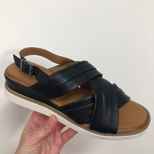 Rilassare Treble ~ Black ~ Coconut ~ Navy ~ Leather