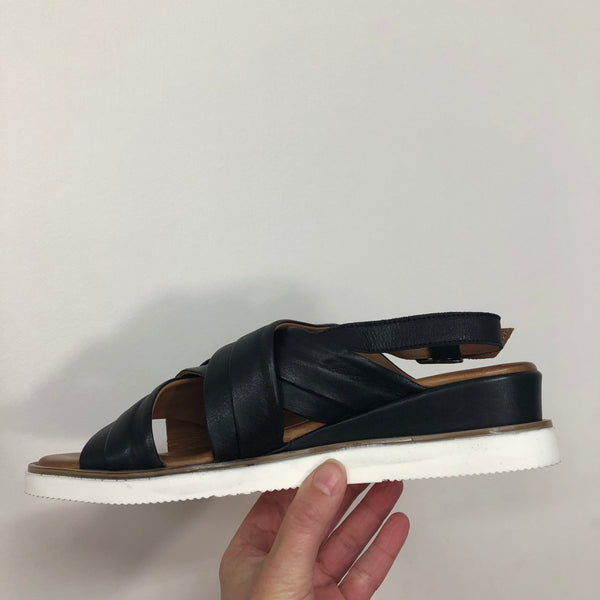 Rilassare Treble ~ Black ~ Coconut ~ Navy ~ Leather
