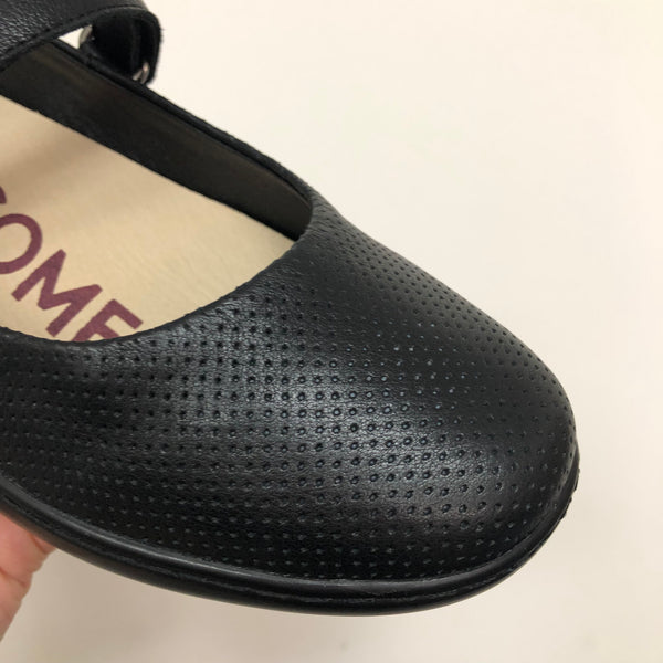 Ziera Wexie ~ Tan ~ Black ~ Leather