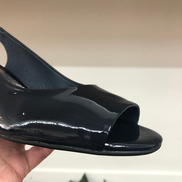 Django & Juliette ~ Jianas Patent Navy ~ Patent Ivory ~ Leather